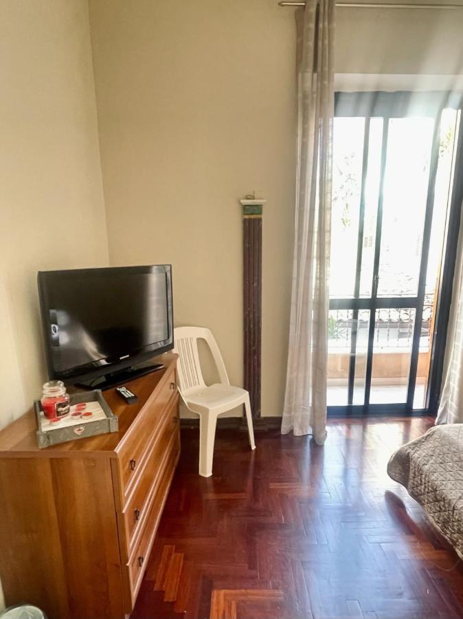 Apartament Dimora Di Maury A Due Passi Dai Trasporti E Da Ballaro Palermo Exterior foto