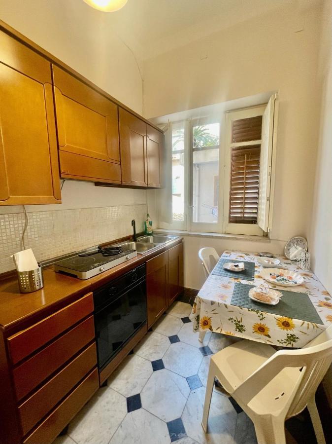 Apartament Dimora Di Maury A Due Passi Dai Trasporti E Da Ballaro Palermo Exterior foto