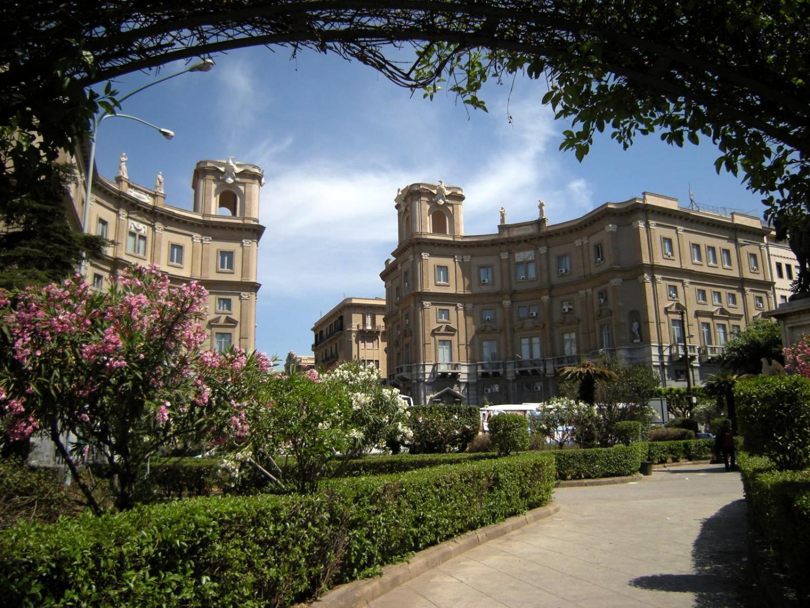 Apartament Dimora Di Maury A Due Passi Dai Trasporti E Da Ballaro Palermo Exterior foto